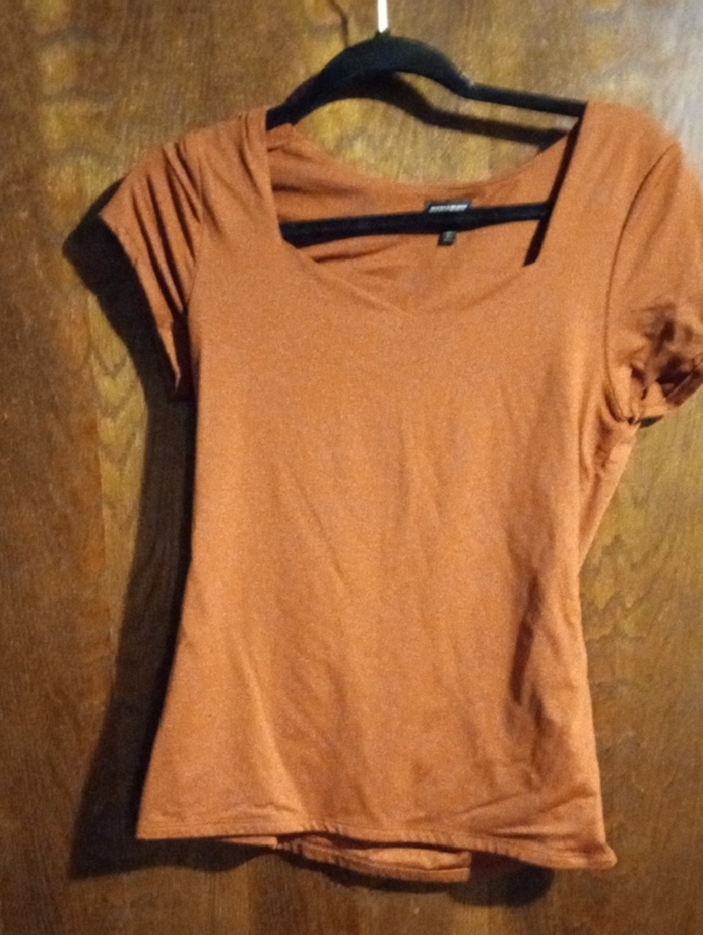 Women's Scoop Neck Short Sleeve Tee in Rust